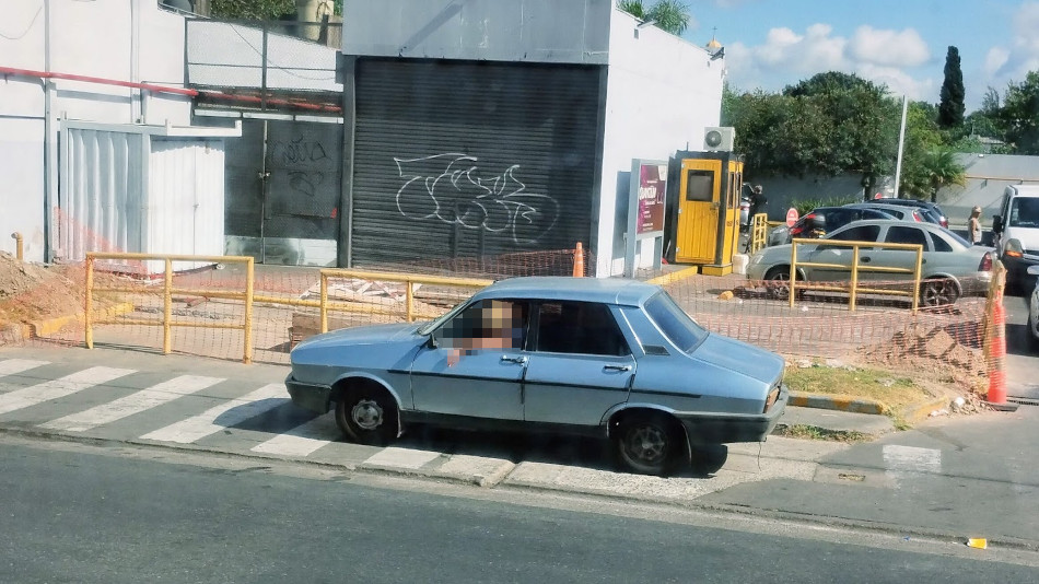 Renault 12 celeste, Boulogne