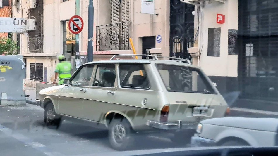 Renault 12 Break verde claro, Barrio Norte Renault 12 Break verde claro, Barrio Norte