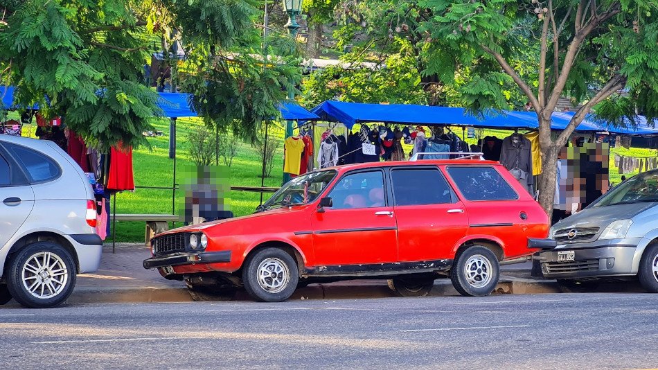 Renault 12 Break rojo, Recoleta