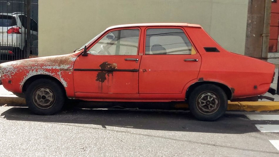 Renault 12 rojo, Saavedra Renault 12 rojo, Saavedra