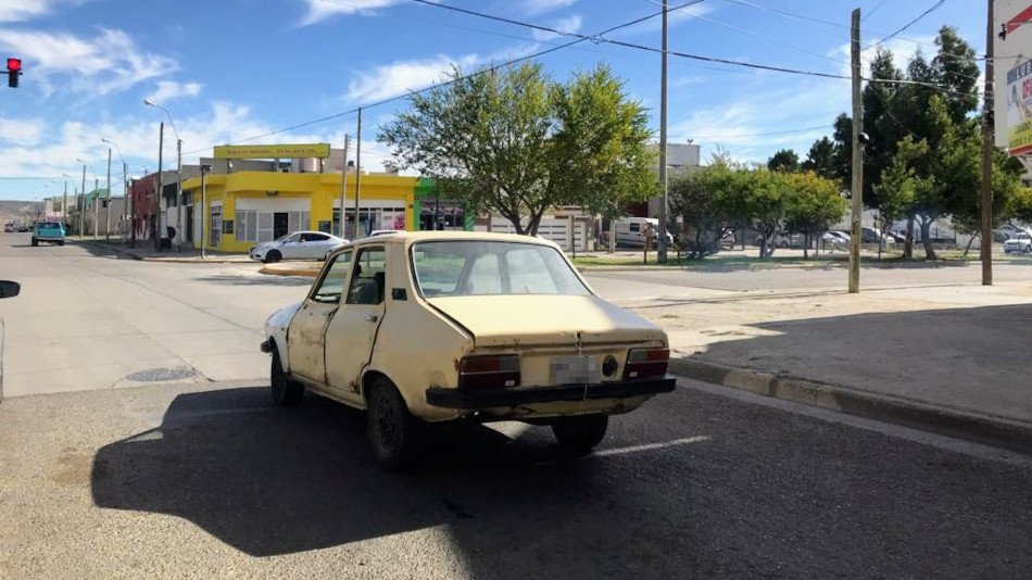 Renault 12 amarillo, Comodoro Rivadavia Renault 12 amarillo, Comodoro Rivadavia