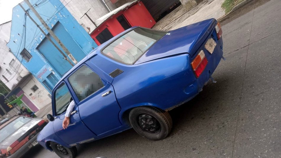 Renault 12 azul, José C. Paz