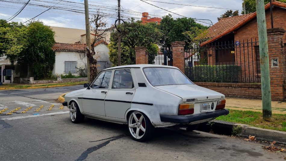 Renault 12 blanco, La Lucila Renault 12 blanco, La Lucila