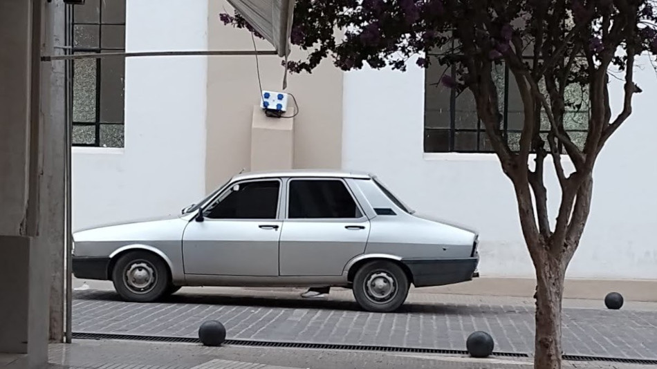 Renault 12 gris claro, Chicoana