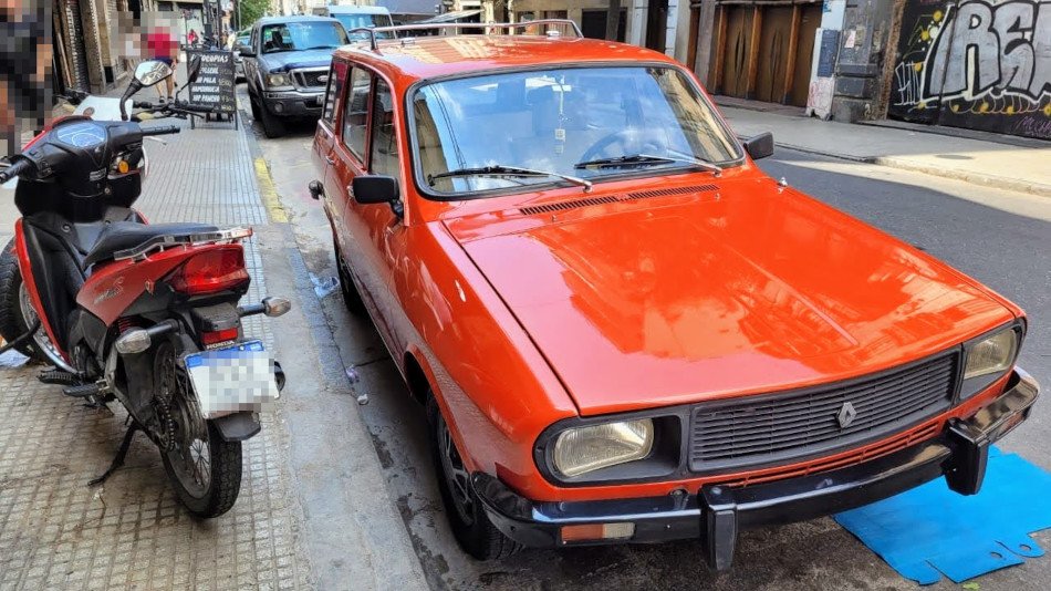 Renault 12 Break naranja, Congreso Renault 12 Break naranja, Congreso