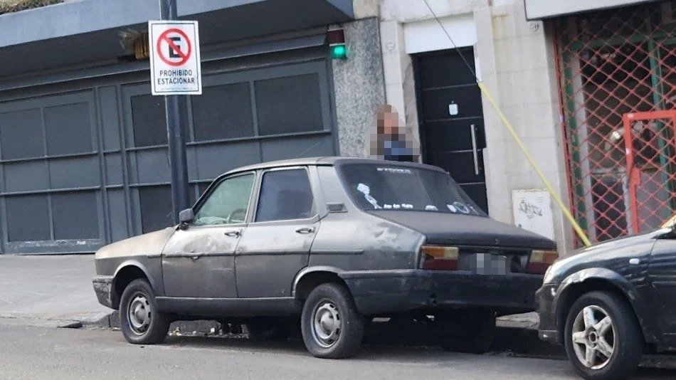 Renault 12 Gris oscuro C.A.B.A.