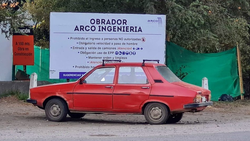 Renault 12 rojo, San Martín de los Andes Renault 12 rojo, San Martín de los Andes