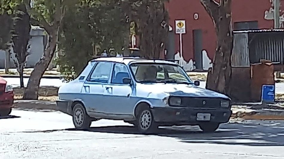Renault 12 celeste, Comodoro Rivadavia Renault 12 celeste, Comodoro Rivadavia