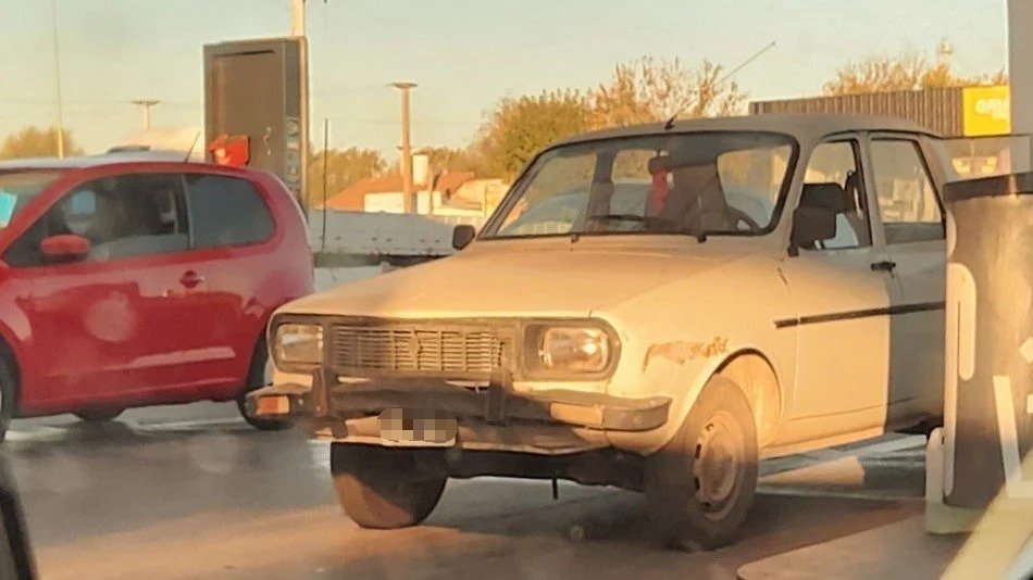Renault 12 Crema Saladillo