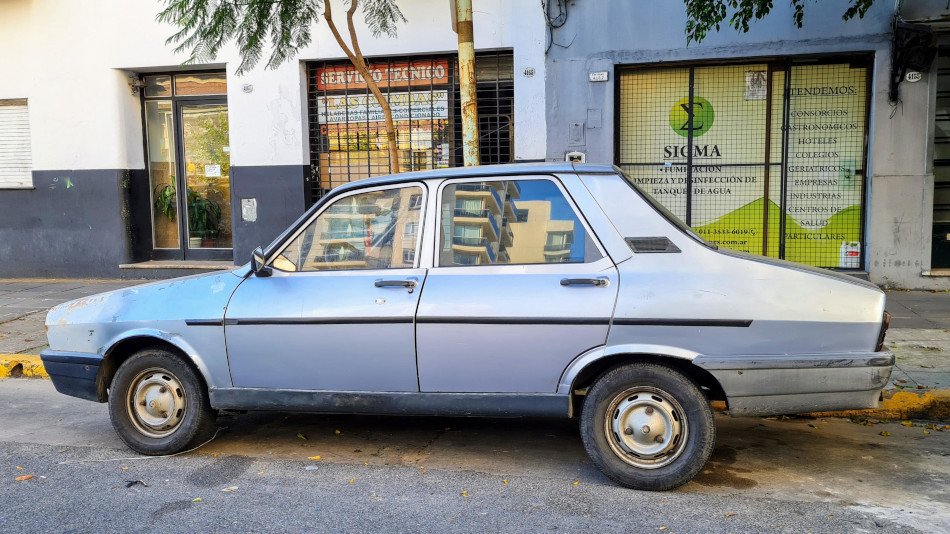 Renault 12 celeste, Villa Crespo
