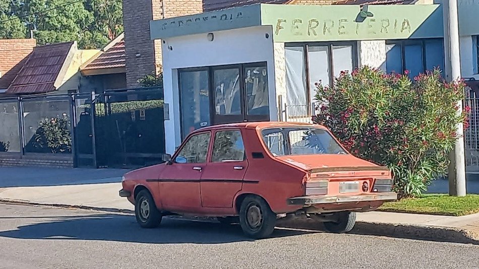 Renault 12 rojo, Comodoro Rivadavia Renault 12 rojo, Comodoro Rivadavia