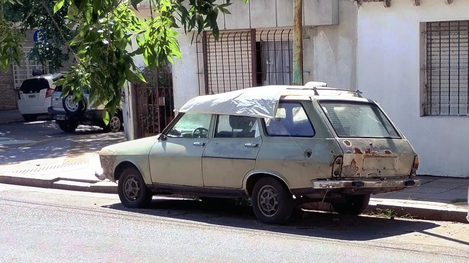 Renault 12 Break verde claro, Parque Saavedra