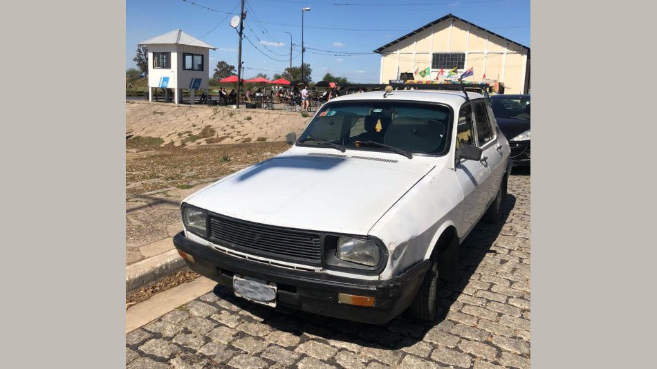 Renault 12 blanco de Fabián, Tigre Renault 12 blanco de Fabián, Tigre
