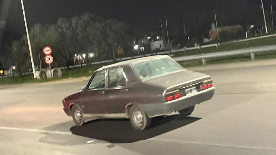 Renault 12 gris oscuro Autopista Ezeiza Cañuelas