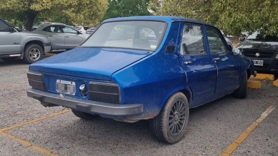 Renault 12 Azul francia segundo C.A.B.A.