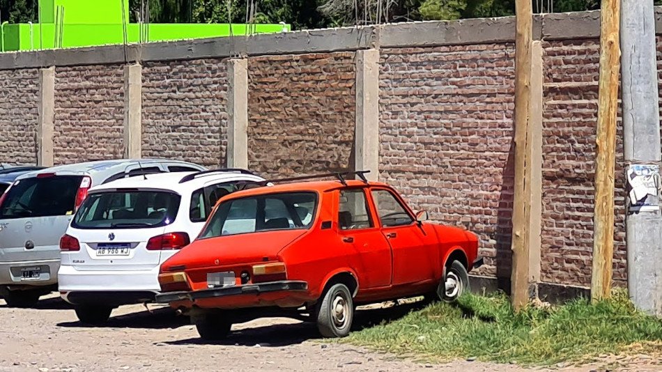 Renault 12 rojo, Cipolletti Renault 12 rojo, Cipolletti