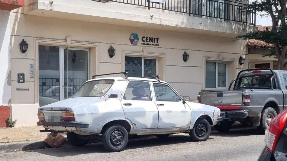 Renault 12 blanco camuflado Tandil, Buenos Aires