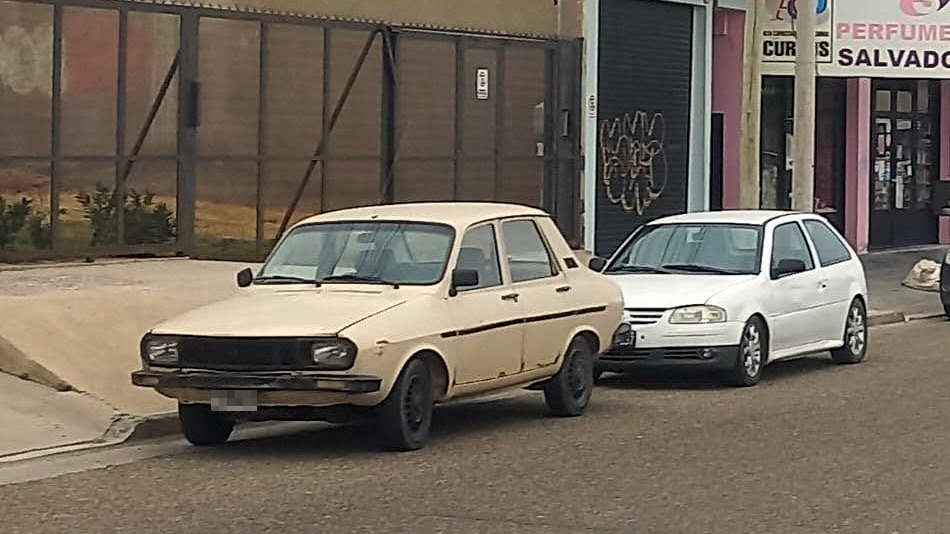 Renault 12 amarillo, Comodoro Rivadavia Renault 12 amarillo, Comodoro Rivadavia