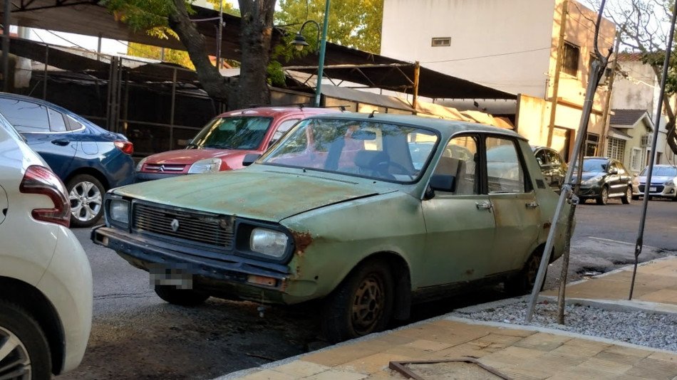 Renault 12 verde claro, Olivos