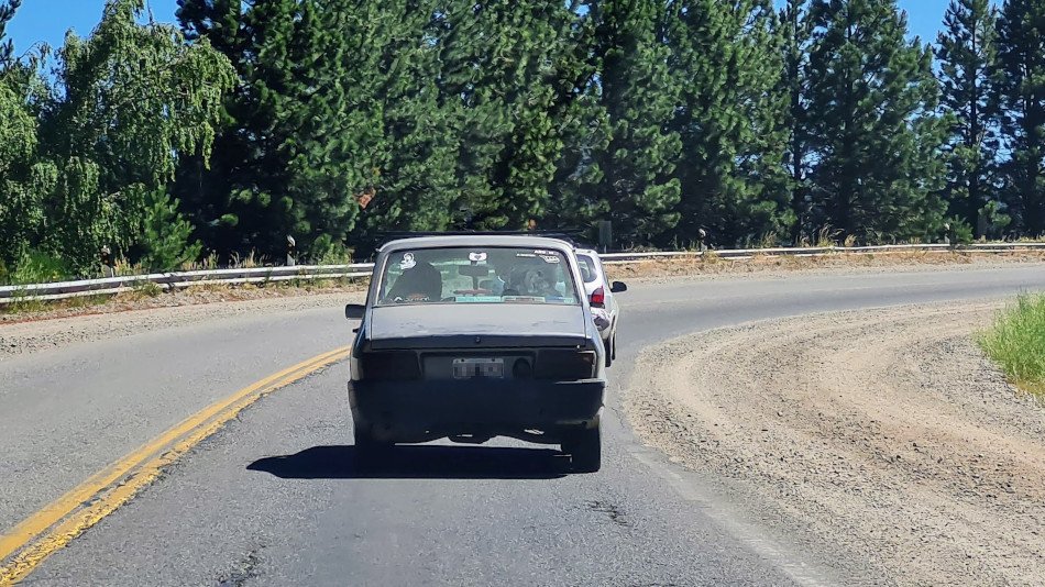 Renault 12 gris oscuro, San Martín de los Andes
