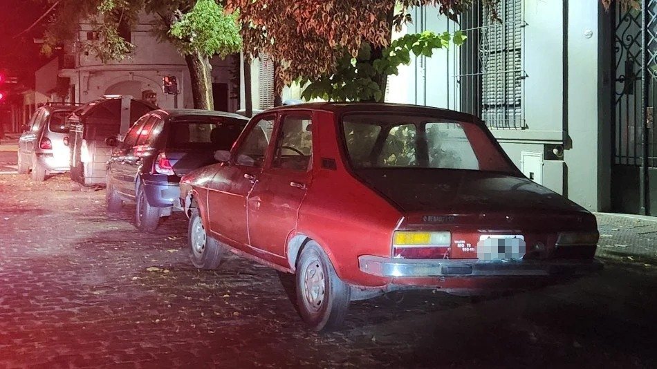 Renault 12 Rojo Parque Saavedra