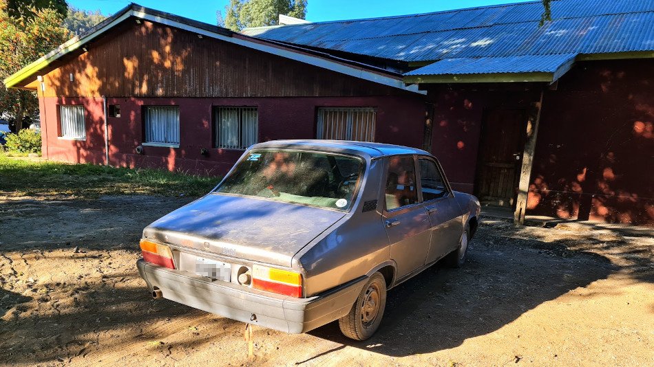 Renault 12 gris, San Martín de los Andes Renault 12 gris, San Martín de los Andes