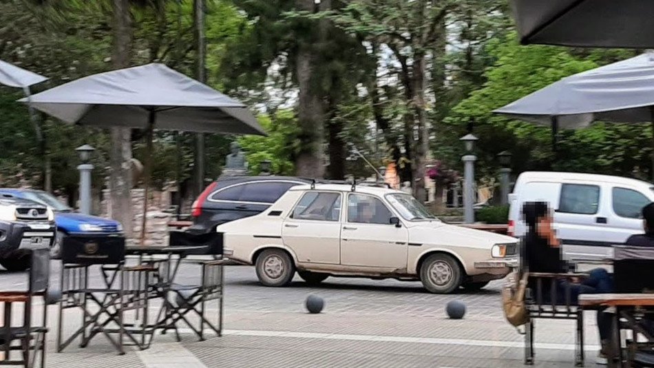 Renault 12 crema, Chicoana Renault 12 crema, Chicoana