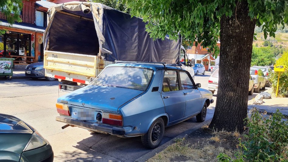 Renault 12 celeste metalizado, San Martín de los Andes Renault 12 celeste metalizado, San Martín de los Andes